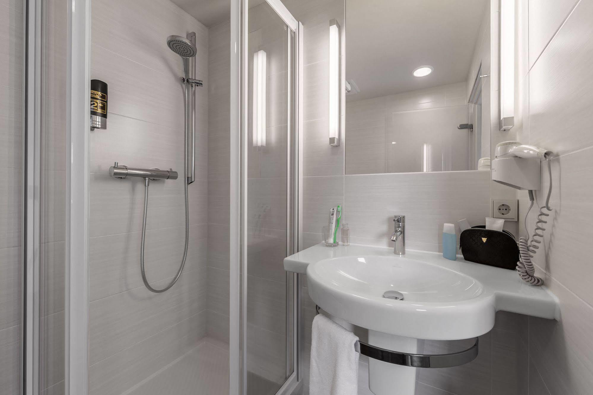 Serways Hotel Heiligenroth Bagian luar foto